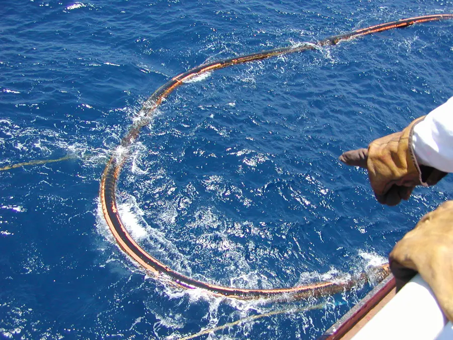 Floating marine hose string offshore
